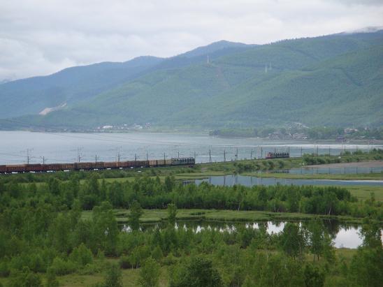 Транссибирская магистраль возле станции Култук