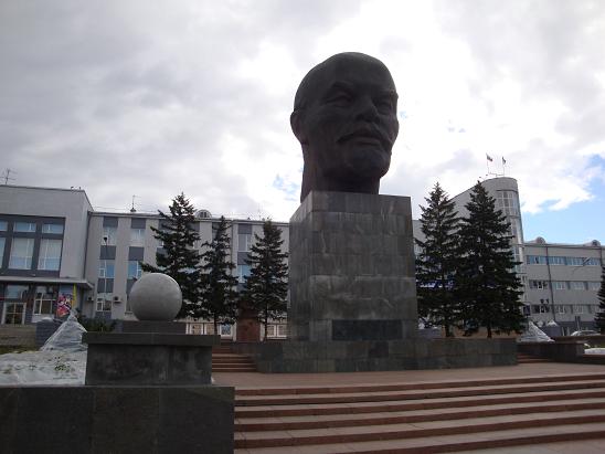 Голова Ленина на центральной площади Улан-Удэ