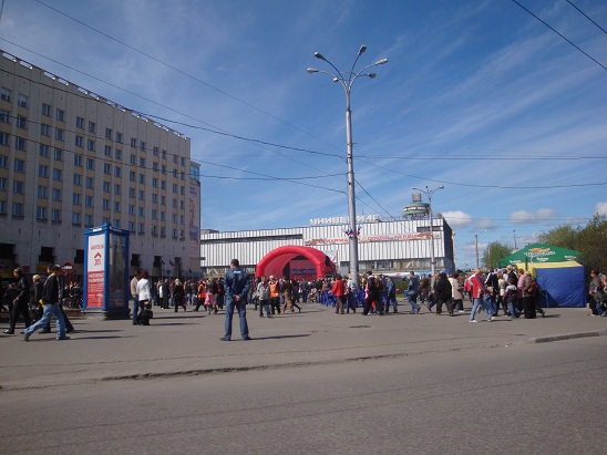 Мурманск. Праздничные гулянья на площади Пять Углов