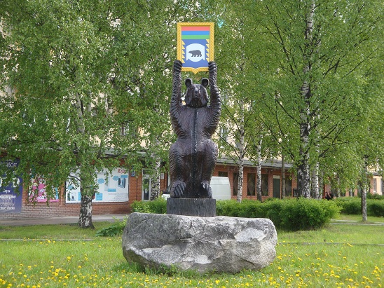 Памятник медведю в Медвежьегорске. Карелия