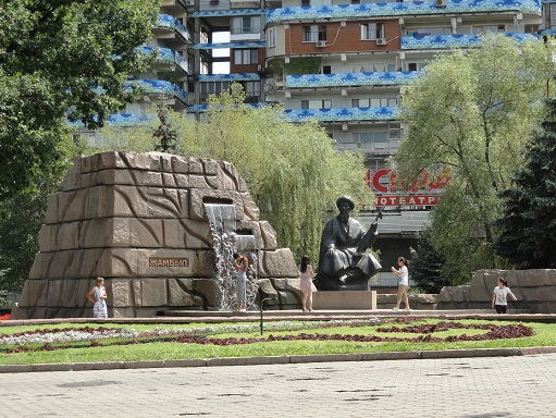 Памятник Жамбылу Жабаеву