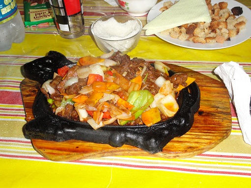 Мясо на горячей сковороде