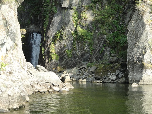 Водопад Киштэ (высота – 6 метров)