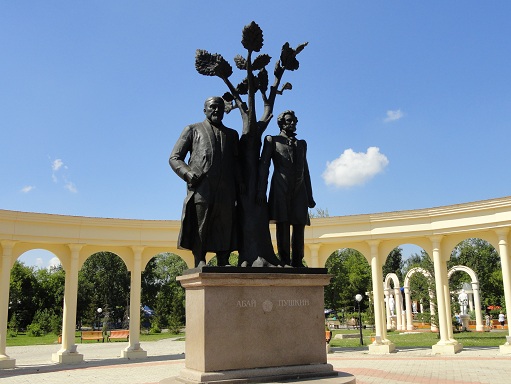 Памятник 'Абай и Пушкин'